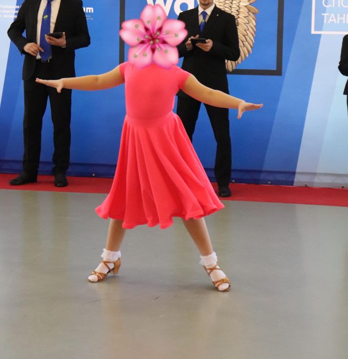 Продам бальное платье и туфли на девочку