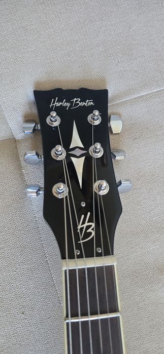 Harley Benton HB-35 - Полуакустична китара