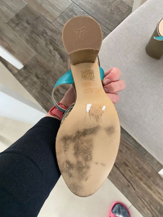 Sandale cu toc de piele 37