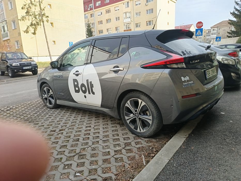 Nissan leaf  se accepta și unele schimburi prețul este pt cash