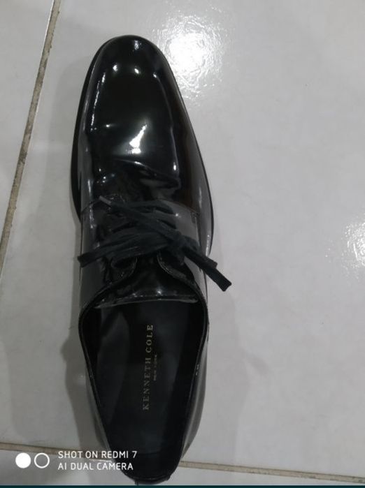 Фирменные лакированные туфли из натуральной кожи и неолитлвой подошвой