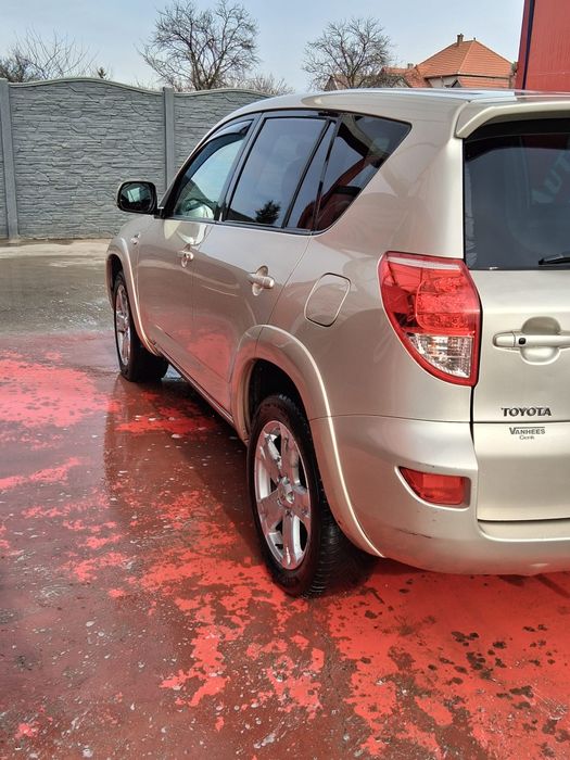 Vând Toyota RAV4 2*2 . Diesel