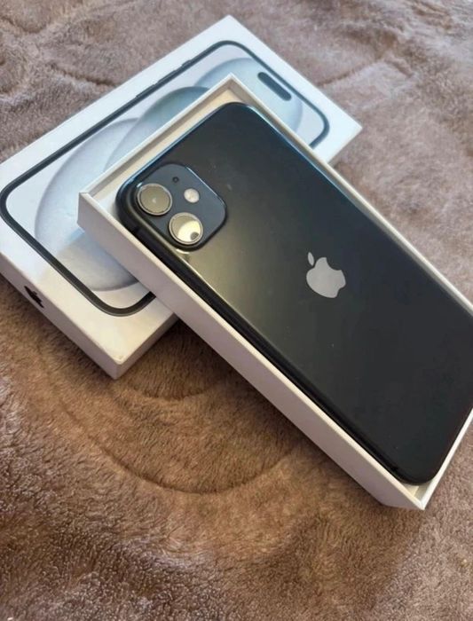 iPhone 11  în stare foarte bună de funcționare