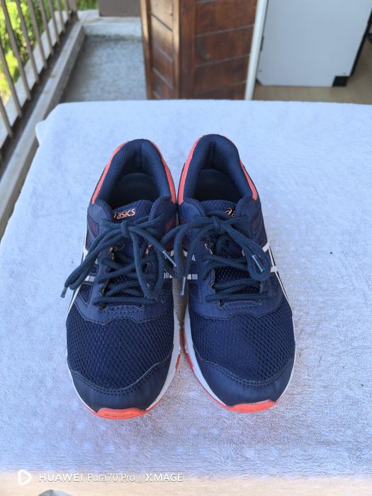 Страхотни женски маратонки asics и salomon номер 36.