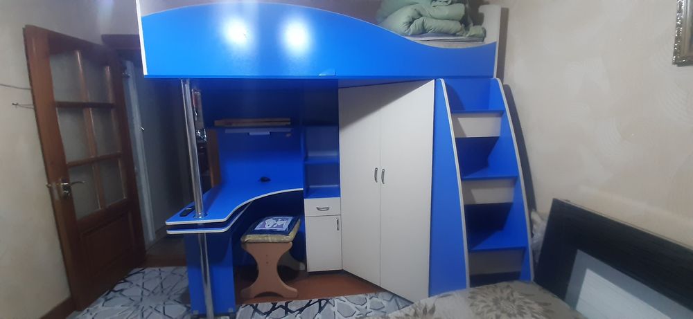 Детская мебель, шкаф, кровать, стол.