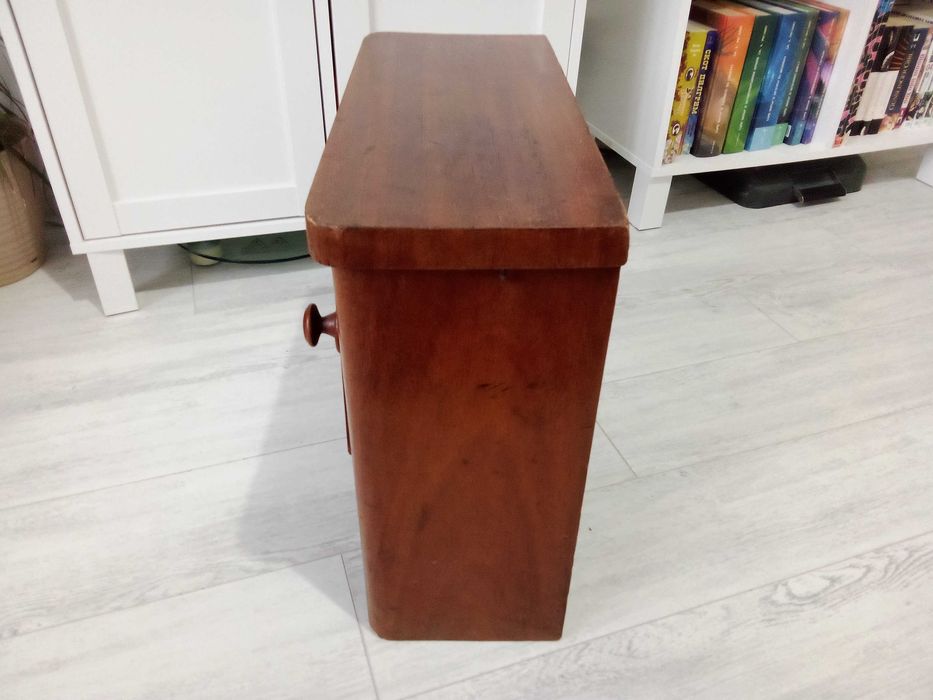 Стар шкаф,тоалетка