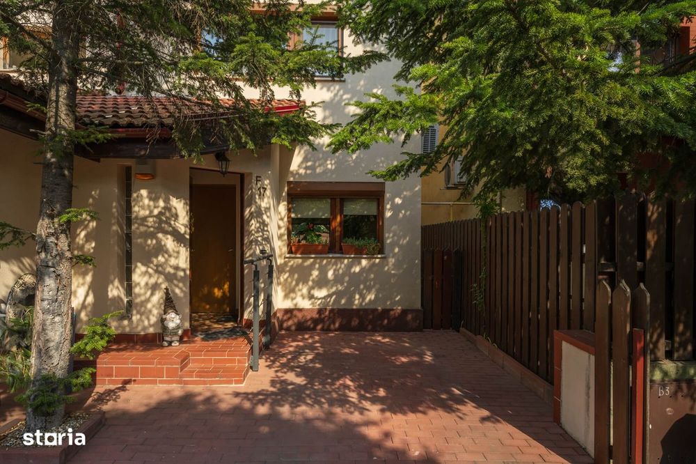 Casă eficientă, cu garaj, într-un complex liniștit – poziție excelentă