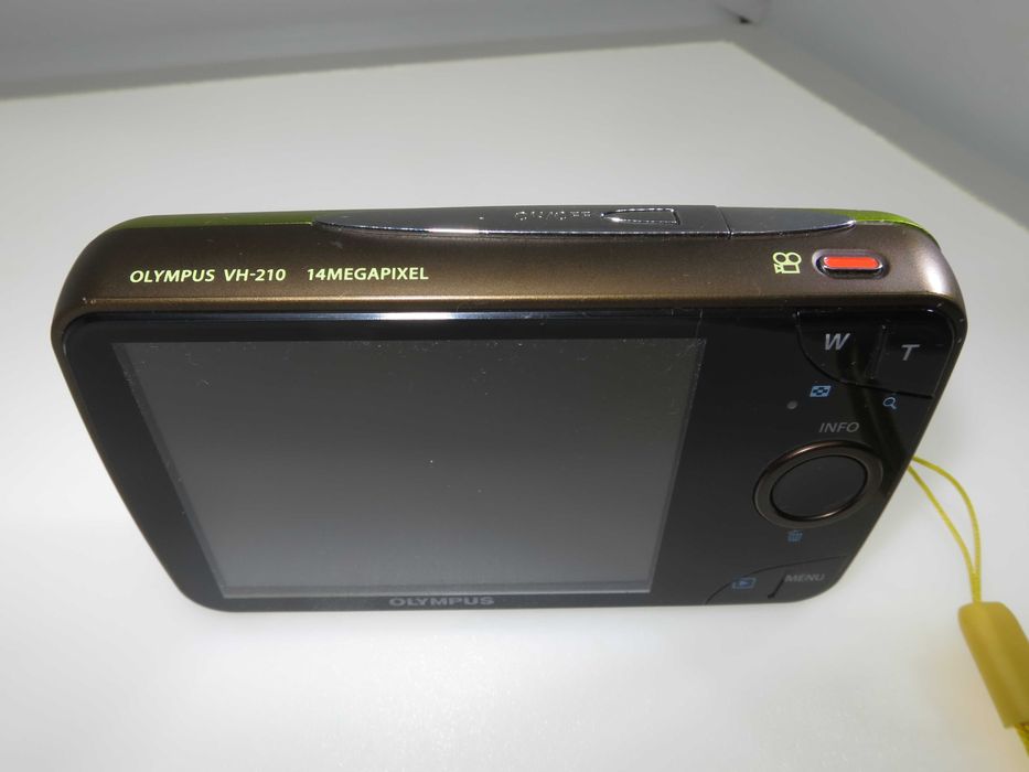 Olympus VH 210 ултра компактен фотоапарат в страхотен свеж зелен цвят и състояние като НОВО, тестван и работи отлично, пълен комплект