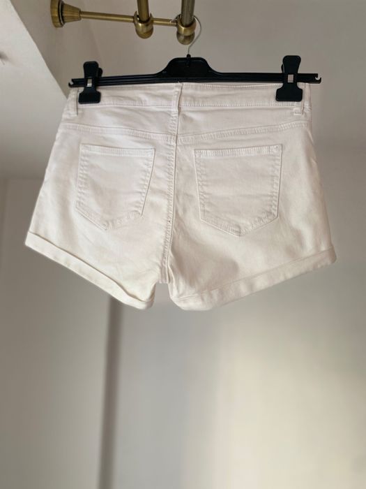 Pantaloni scurți albi H&M