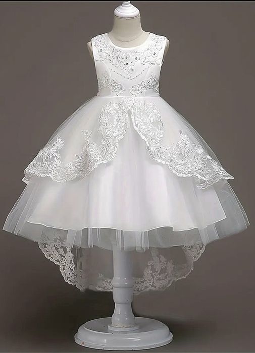 Шикарное белое платье для выпускного 4 класса