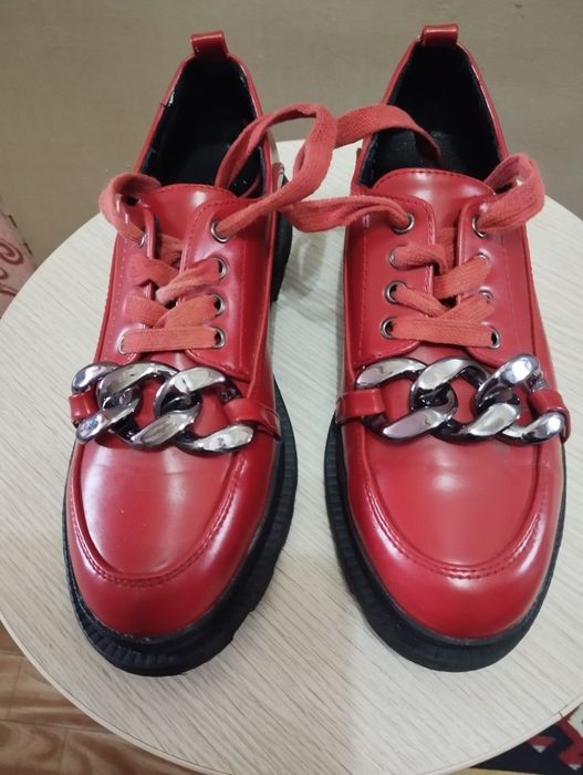 Женские новые туфли.