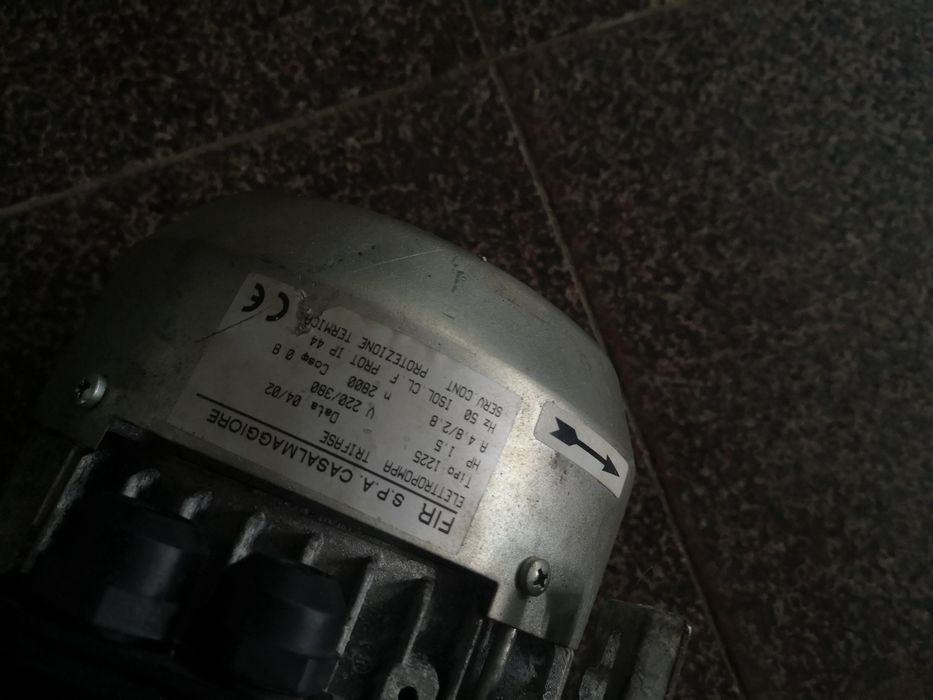 Центробежна водна помпа