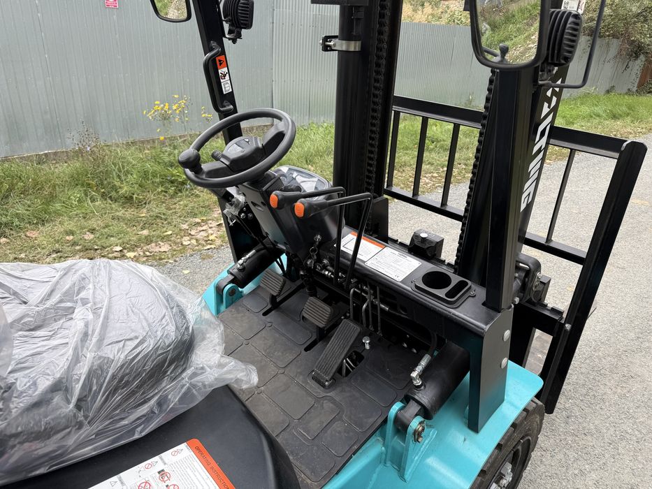 Stivuitor NOU 4 tone DIESEL