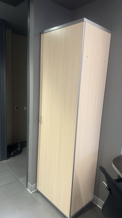 Продам комплект офисной мебели