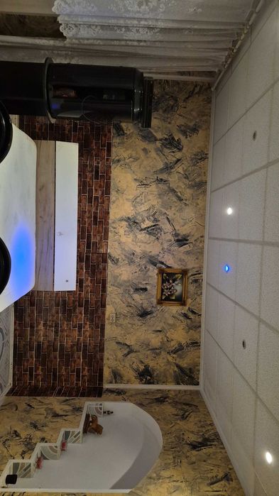 Închiriez parterul unei case cu etaj