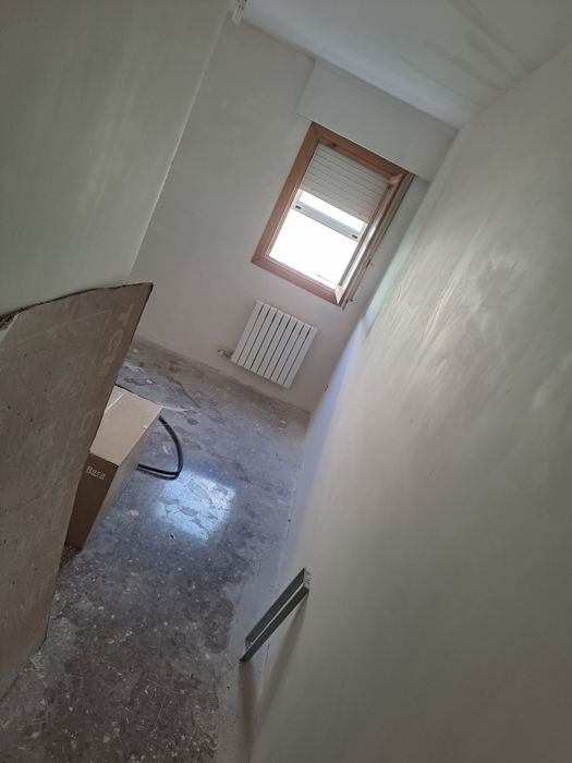 Execut lucrări de finisaje interioare