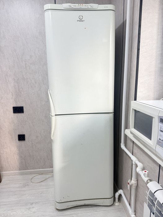 Холодильник Indesit