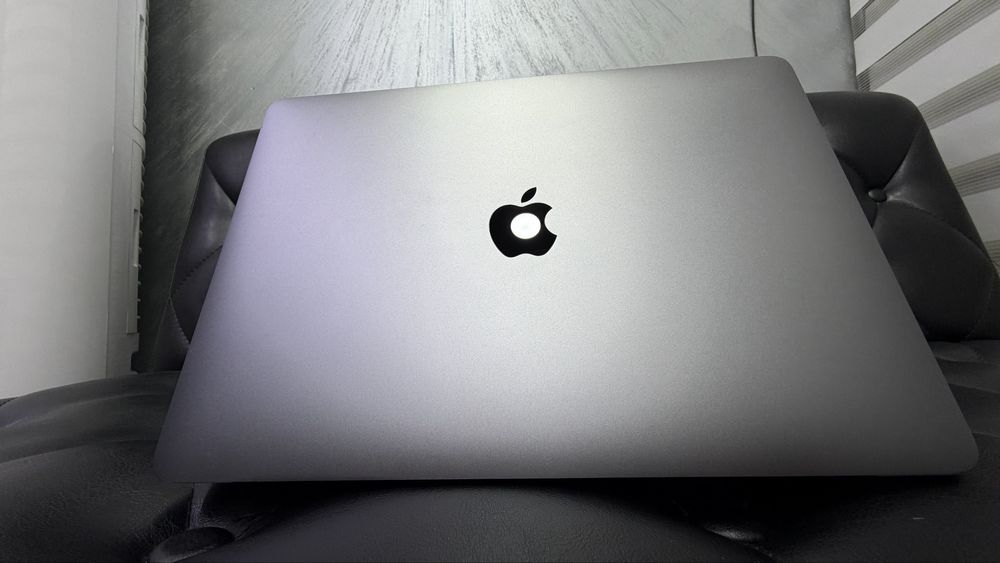 Apple MacBook Pro M1 2020 года в идеальном состояние