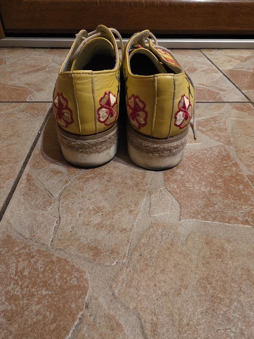 Vând mocasini din piele naturala  mar:38