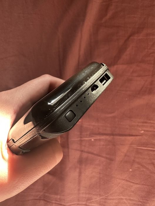 Portofel carduri RFID cu baterie externă