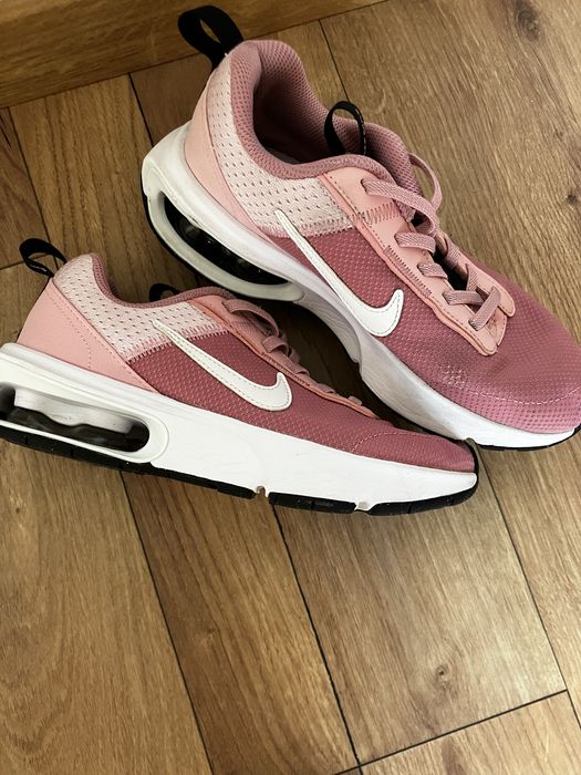 Маратонки Skechers и Nike