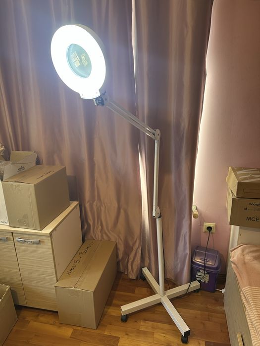 Lampa cosmetica cu lupa