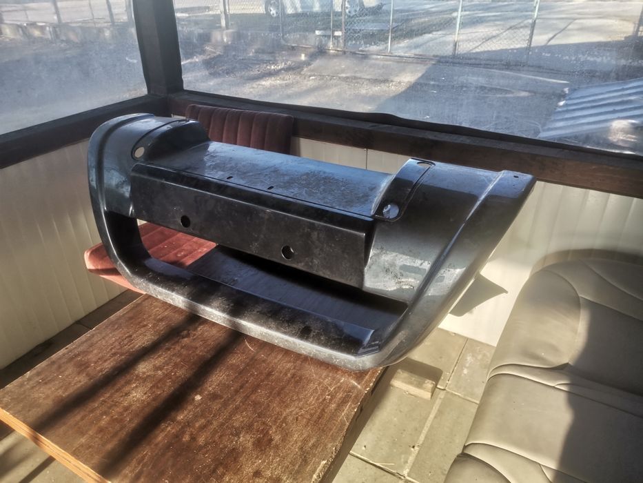 Продавам предна маска - решетка за Мицубиши Паджеро