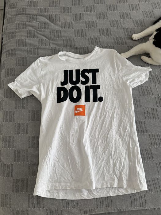 tricouri, blugi, sosete