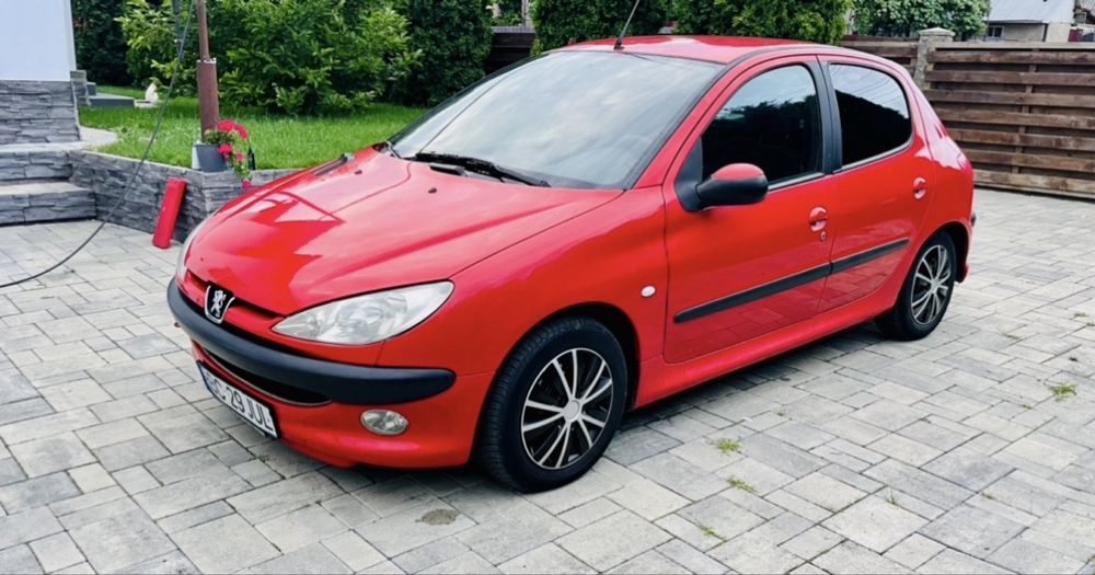 Vând Peugeot 206, an fabricație 2004, motor 1.4 HDi Diesel , clima , geamuri electrice