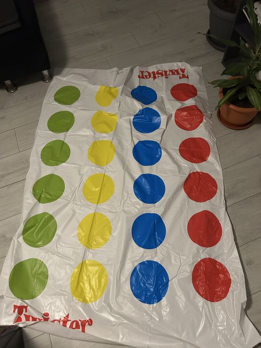 Joc Twister Original Hasbro - Ca nou! Distractie garantata!