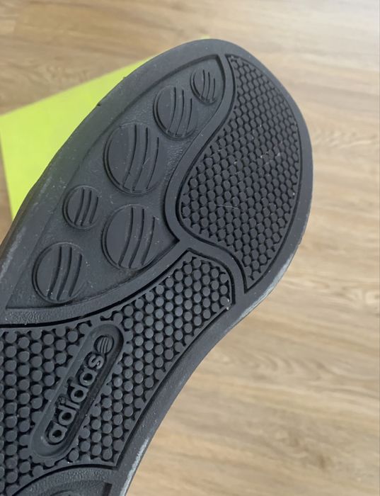 Зимние Adidas оригинал 42 р