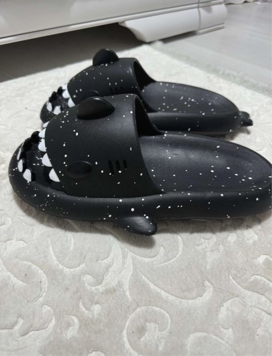 Papuci de casa shark