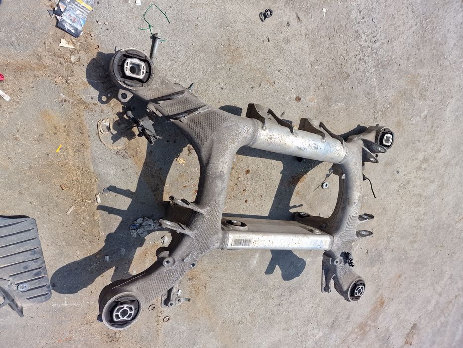 Punte spate cadru bmw g30 g31 seria 5 pe original