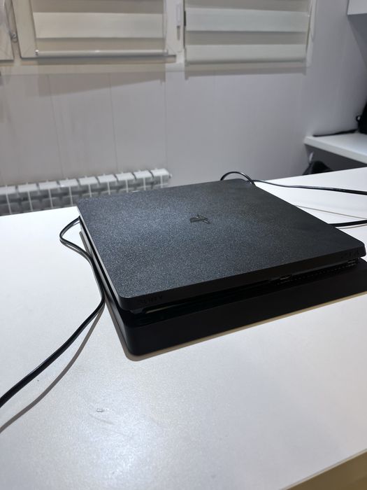 Продаю playstation 4 slim