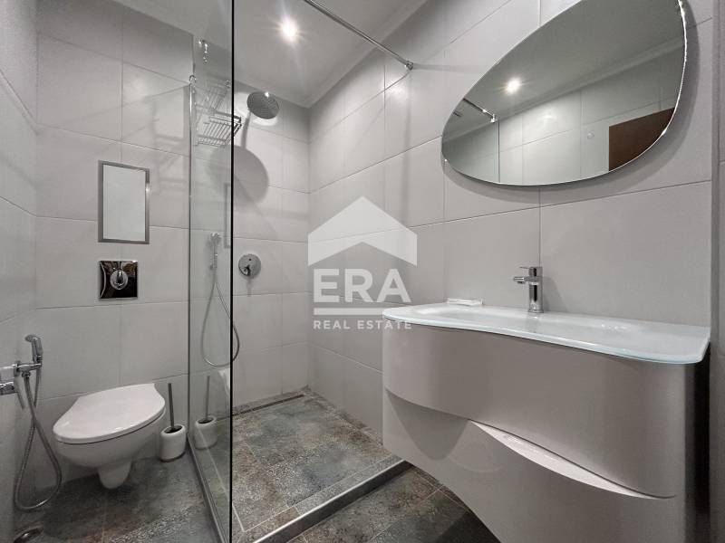 Модерно обзаведен тристаен апартамент с панорамна гледка към Южен парк