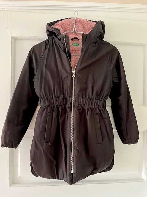 Зимно дълго яке Benetton - цвят антрацид с розов пух, водоустойчиво