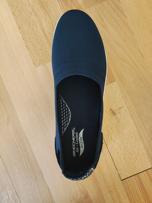 Продам новые слипоны Skechers ( оригинал)