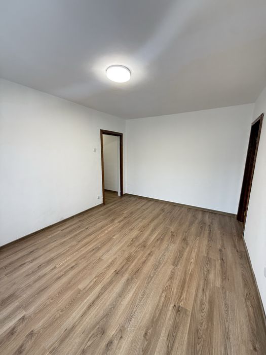 Apartament cu 3 camere , zona centrala