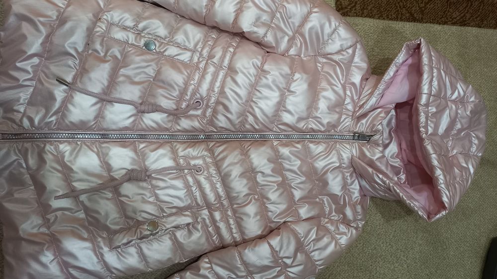 Продам куртку для девочки