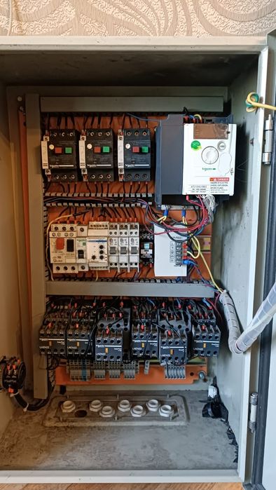 Продаётся шкаф управления насосной группы 1,5 kW