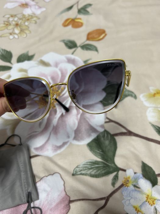 Vand ochelari prada, urgent