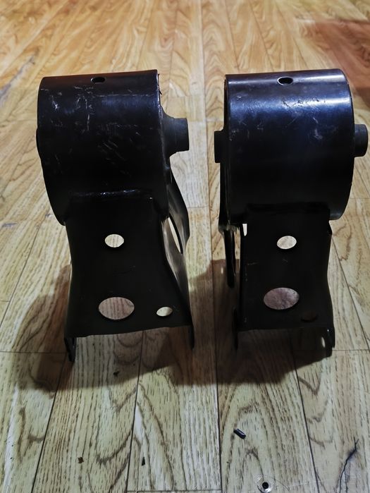 Продам подушки двигателя и коробки