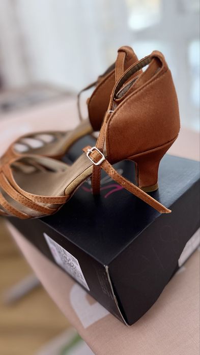 Продам туфли для спортивно-бальных танцев