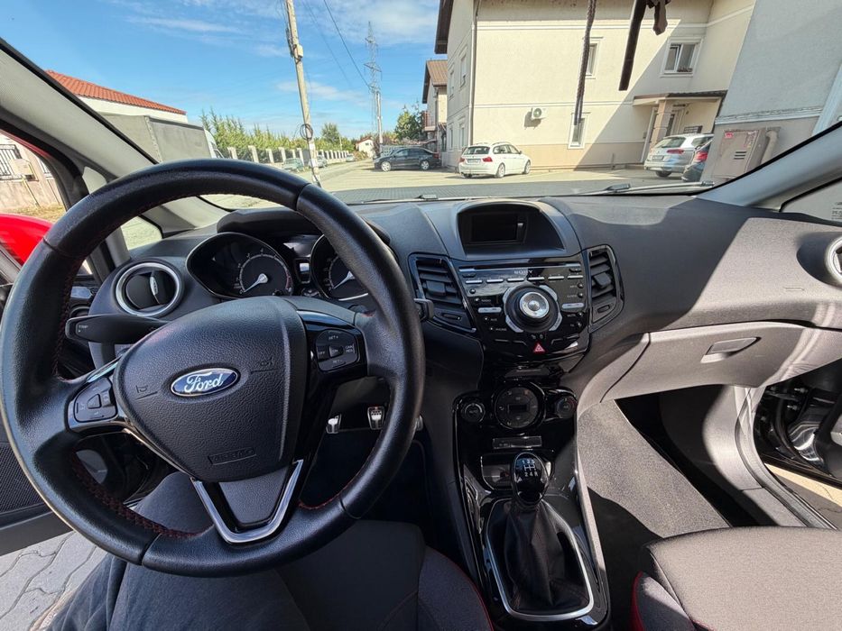 Ford Fiesta Red&Black 1.0 EcoBoost 140 CP | 2016 | 30.000 km | 3 uși