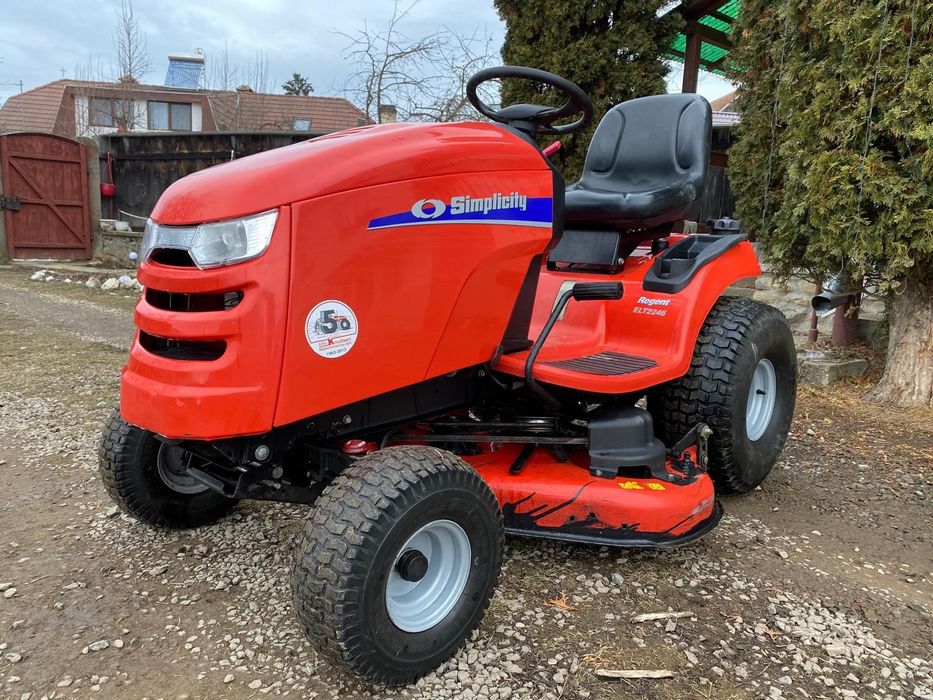 Tractoraș de tuns gazon Simplicity Regent    rolă pentru iarba INCLUS