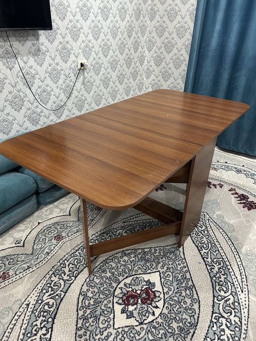 Продам книжный стол