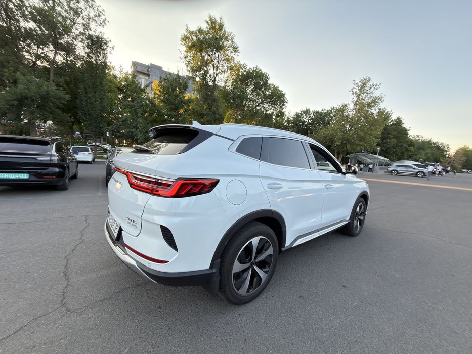 BYD Song Plus 2 pozitsiya (gibrid)