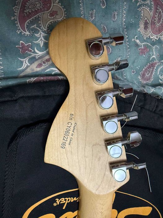 Squier Standard Stratocaster, 2006 год, Тайвань, с чехлом