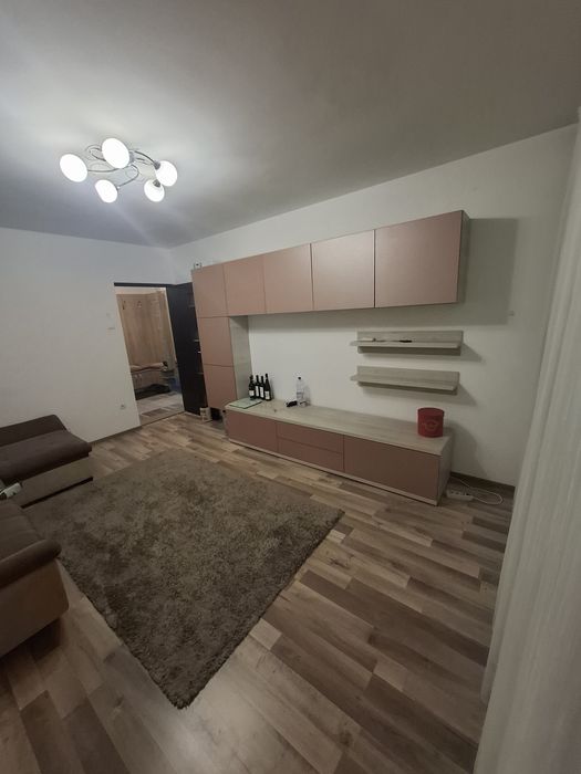 Vănd apartament 2 camere decomandat, zona Rogerius