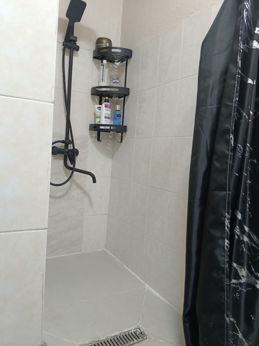 Nurafshon city  3 xonali uy birinchi qurilgan 4 talik gishtli uylardan